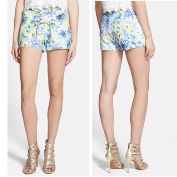 JOA Printed Shorts with Front Tie - Small - Picture 2 of 5